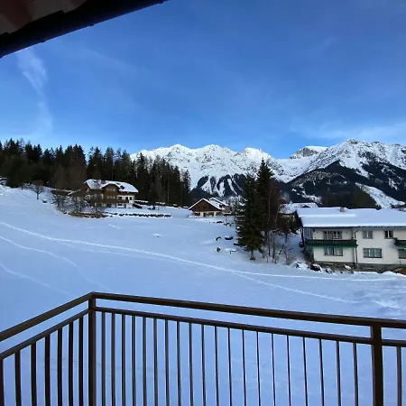 Moderne Kaminstube *