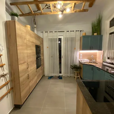 Moderne Kaminstube *