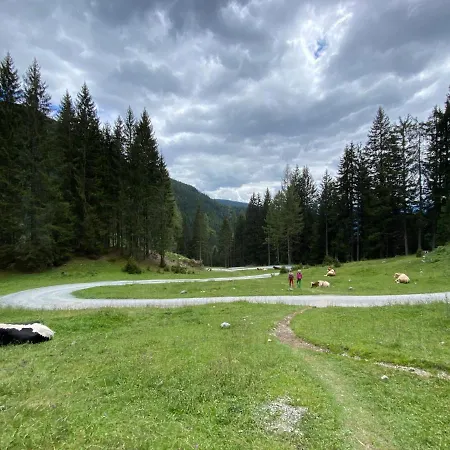 Moderne Kaminstube *