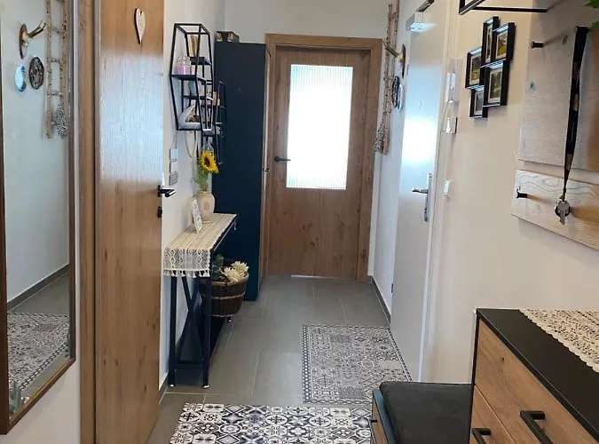 Moderne Kaminstube *