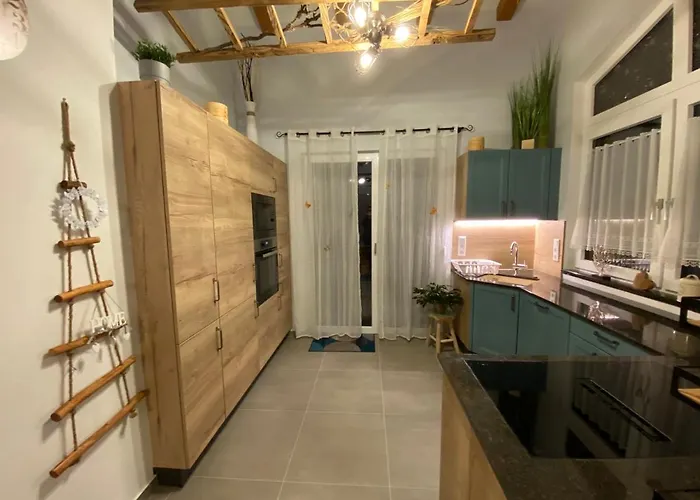 Moderne Kaminstube *